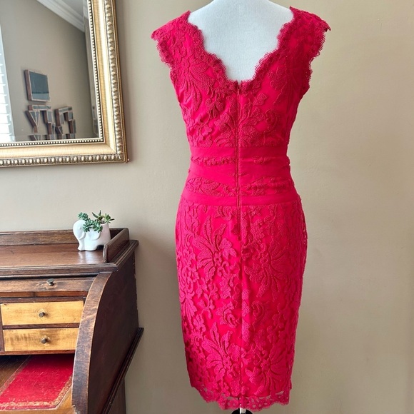 Tadashi Shoji Embroidered Lace Cockatil Sheath Dress in Red Sleeveless Size 6 - Picture 8 of 13
